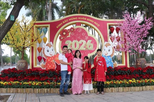 Đêm giao thừa, Bắc Bộ và Trung Bộ có mưa vài nơi, Tây Nguyên, Nam Bộ ít mưa