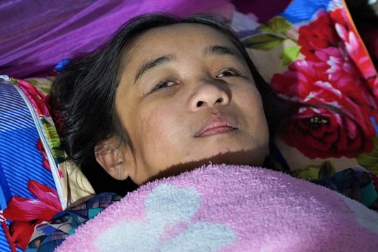 Chuỗi bi kịch dồn dập, chồng bệnh, con trai mất, con gái mù lòa chạy thận