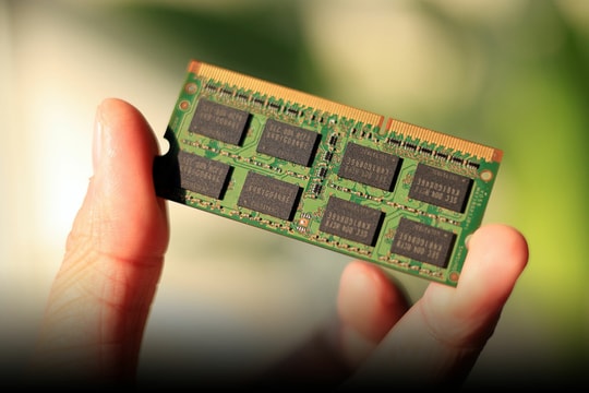 Làn sóng gom chip nhớ lãi hơn vàng