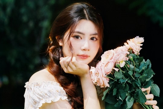 Sắc vóc tuổi 18 của con gái út Quyền Linh