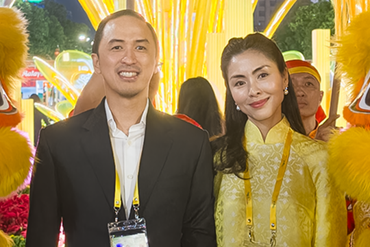 Dàn sao dạo đường hoa Nguyễn Huệ ngày khai mạc