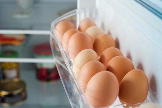 Có nên rửa trứng trước khi cất vào tủ lạnh?