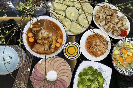 5 sai lầm ăn uống ngày Tết gây hại dạ dày