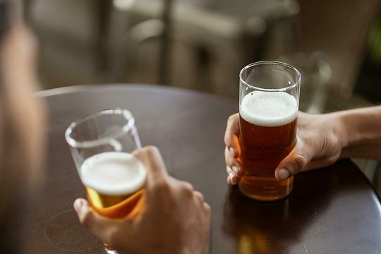 Ép rượu - thói quen chuốc bệnh ngày Tết