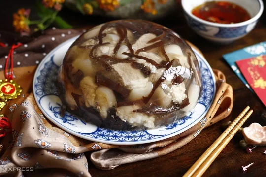 Có nên trữ thịt đông cả Tết ăn dần?