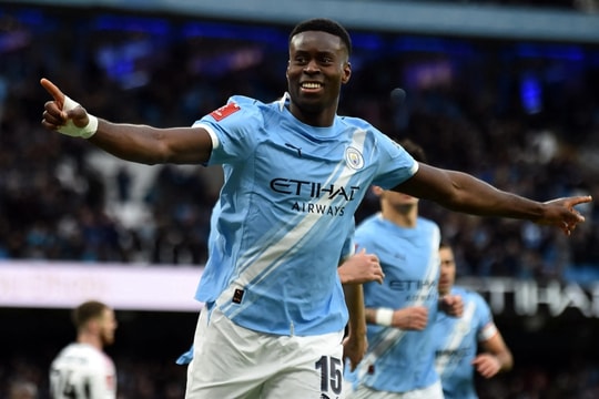 Tân binh ghi bàn đầu tiên cho Man City