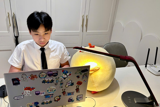 Nam sinh thi vượt cấp, thành á khoa Tin học của Hà Nội