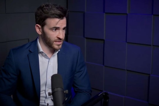 YouTuber hứng chỉ trích vì không 'truy đến cùng' ông Obama về người ngoài hành tinh