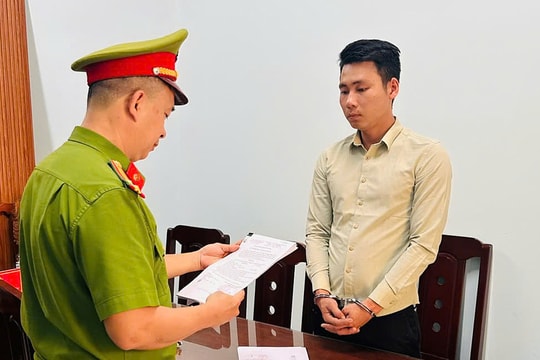 Bẻ khóa điện thoại, chiếm đoạt tiền trong tài khoản ngân hàng