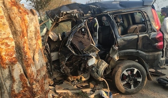 Ô tô đâm vào cây ven đường, 7 người đi đám cưới thương vong