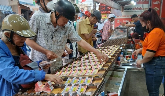 Người dân đổ xô mua vé số cầu may dịp Tết Nguyên đán 2026