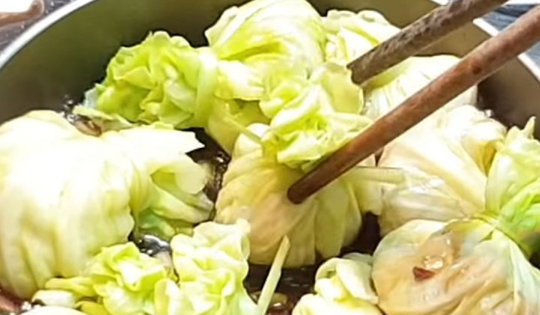 2 loại rau dễ "ngậm" thuốc trừ sâu, nhất cái số 1, mùa lạnh mâm cơm nhà nào cũng có