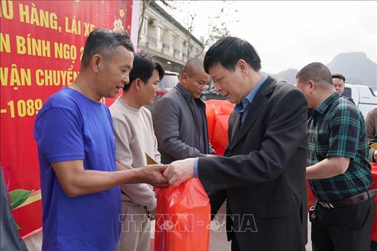 Chăm lo Tết chu đáo cho lực lượng 'trực chiến' tại cửa khẩu