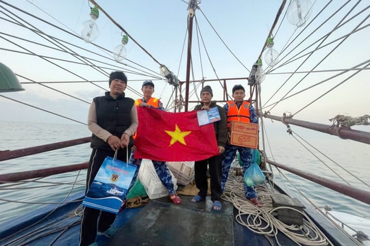 Cảnh sát biển bám biển thực hiện nhiệm vụ trong những ngày Xuân