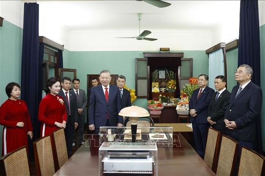 Tổng Bí thư Tô Lâm dâng hương tại Khu Di tích Hoàng thành Thăng Long và Di tích nhà 67