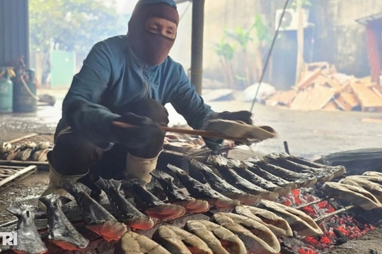 Nghề kiếm tiền triệu bằng cách "ngồi hơ lửa" cả ngày dịp Tết