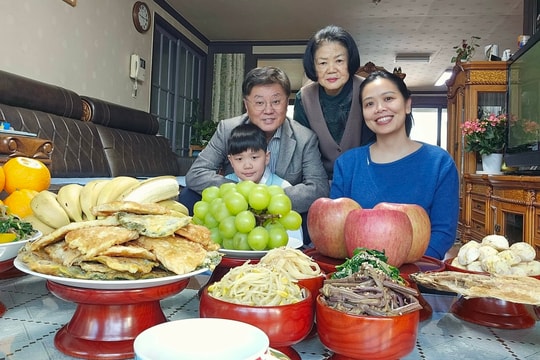 Mâm cúng 30 món và 'cửa ải' Tết Seollal của dâu Việt ở Hàn