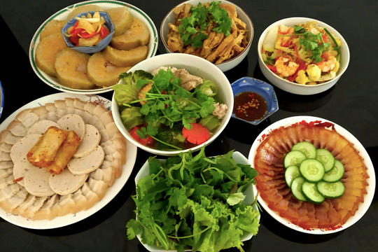 Dấu hiệu cảnh báo bạn bị ngộ độc thực phẩm dịp Tết