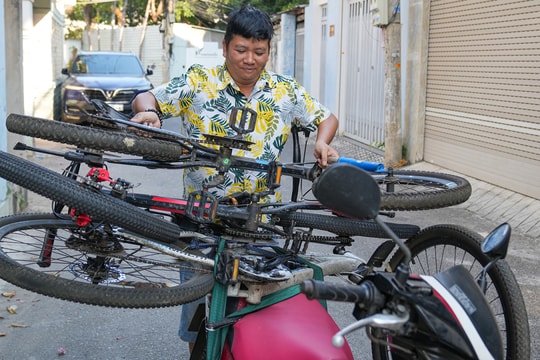 Thầy giáo gia sư sửa 400 xe đạp cũ tặng người nghèo