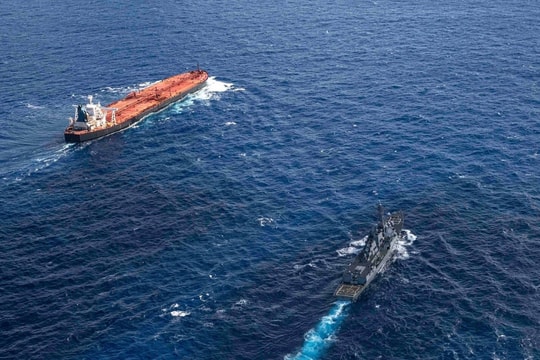 Mỹ chặn bắt tàu chở dầu 'thách thức lệnh phong tỏa'