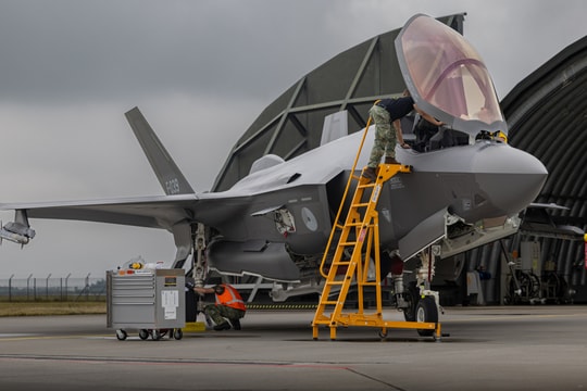 Bộ trưởng Hà Lan: Tiêm kích F-35 có thể bị bẻ khóa như iPhone