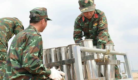 CLIP: Cận cảnh trận địa pháo hoa tầm cao sẵn sàng thắp sáng bầu trời Cần Thơ đêm giao thừa