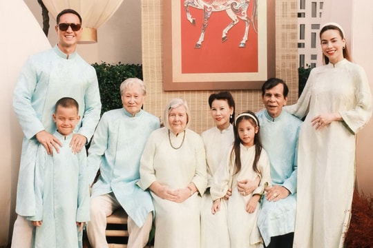 Khoảnh khắc sum vầy bên người thân của sao Việt ngày mùng 1 Tết