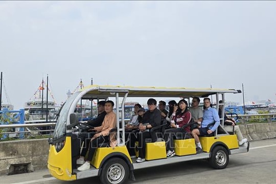 Du lịch Quảng Ninh khởi sắc ngay ngày đầu năm mới Bính Ngọ