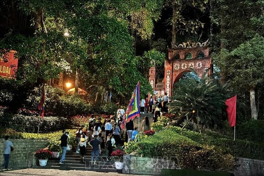 Đất Tổ linh thiêng trong khoảnh khắc giao thừa