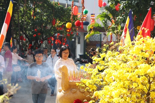 Nét đẹp văn hóa truyền thống đi lễ đầu Xuân