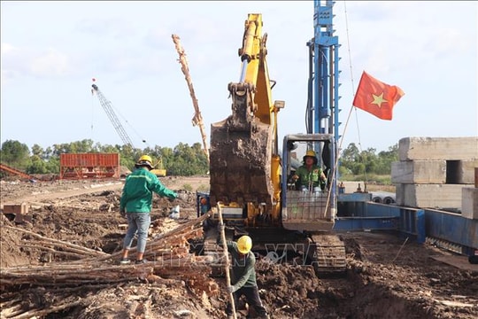 Mùa Xuân trên công trường cao tốc Cà Mau – Đất Mũi