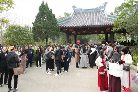 Du Xuân, lễ chùa tạo bứt phá cho du lịch tâm linh