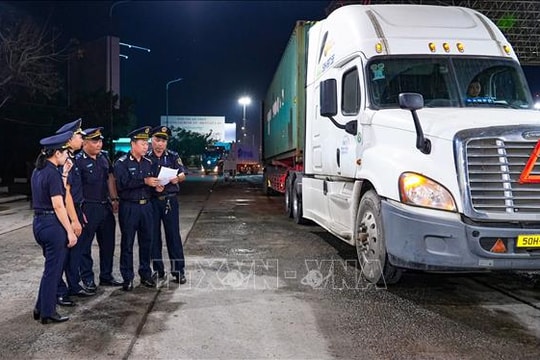 Xuyên Tết, giữ thông suốt 'mạch chảy' hàng hóa nơi cửa ngõ biên cương