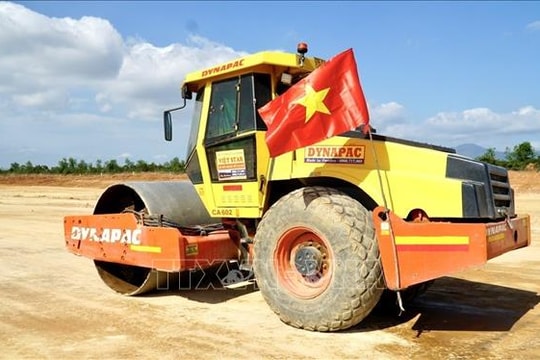 Chào xuân Bính Ngọ  - Mã đáo thành công