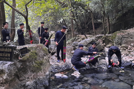 Nơi nào người dân kiêng khách lạ vào nhà ngày mùng 1 Tết?