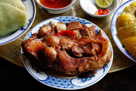 Vì sao người Hà Nội xưa ăn bánh chưng với cá kho?