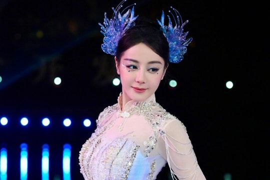 Mỹ nữ Tân Cương hóa nàng tiên cá