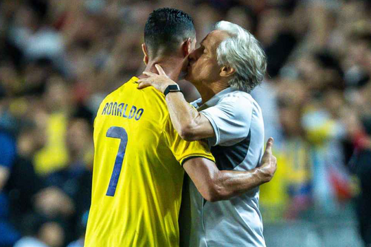 HLV Al Nassr thừa nhận thua kém tiềm lực tài chính so với Al Hilal