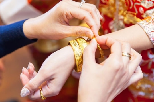 Từ chối chia vàng cho chồng vì cho là tài sản riêng