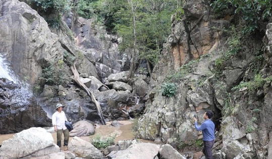 Hố Trời - tuyệt cảnh nguyên sơ giữa Tây Sơn Thượng đạo