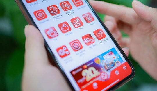 Nhiều ngân hàng đua nhau thu hút tiền gửi của khách trong dịp Tết