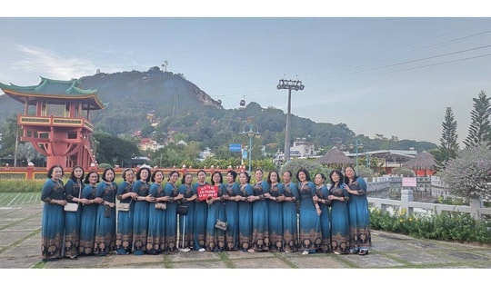 Mùng 1 Tết, “biển người” đổ về Miếu Bà Chúa Xứ núi Sam