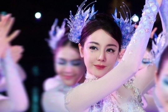 Địch Lệ Nhiệt Ba gây chia rẽ