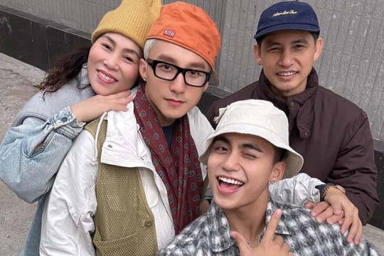 Khung hình 'gây sốt' của Sơn Tùng, Mono khi đón Tết ở quê