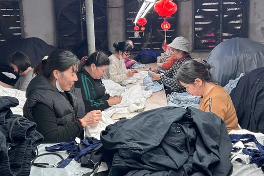 U70 vẫn miệt mài ở xưởng may, thu nhập hơn chục triệu đồng mỗi tháng