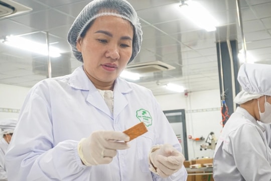 Người phụ nữ biến thứ quả quen thuộc thành “quà quê”, xuất đi 20 nước