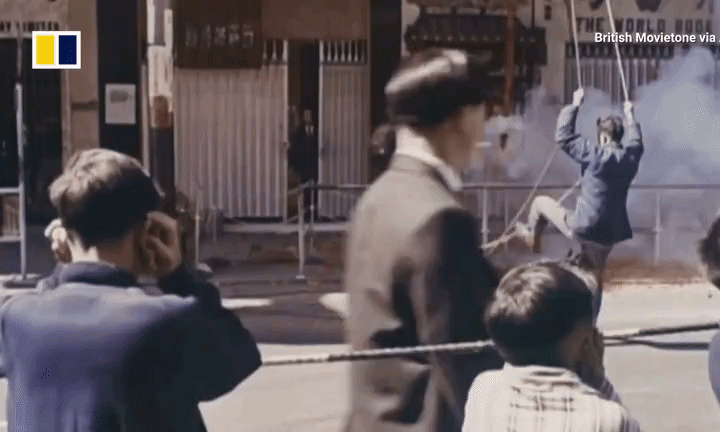 Cảnh đốt pháo nổ trong Tết Hong Kong 66 năm trước