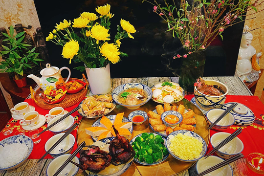 Mâm cỗ để lâu ở nhiệt độ phòng, hâm nhiều lần dễ gây ngộ độc