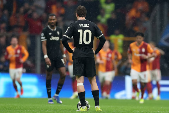 Galatasaray đè bẹp Juventus ở Champions League