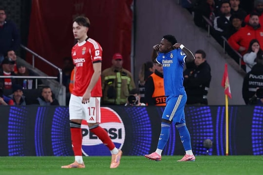 Real đòi nợ Benfica ở lượt đi play-off Champions League